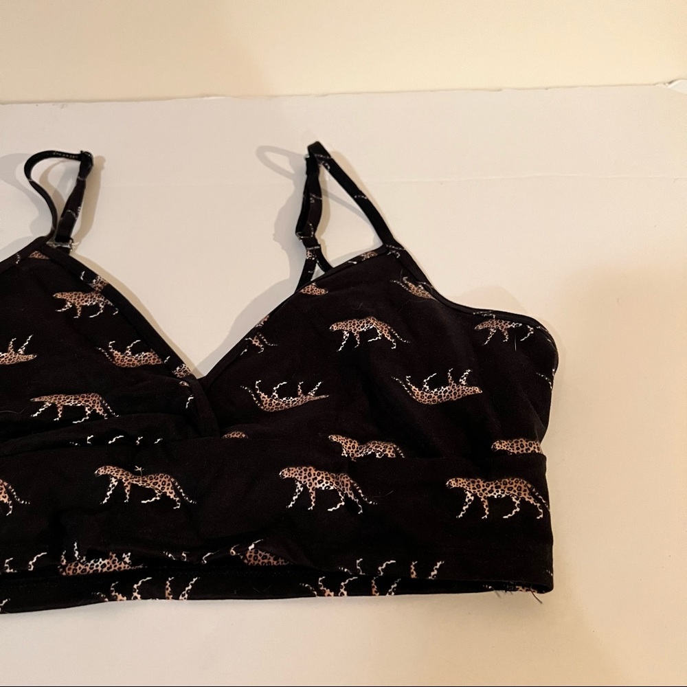 Victorias Secret Sport + cheetah graphic design sports bra - Picture 2 of 4